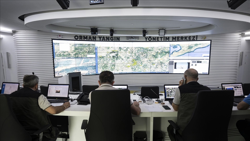 ORMAN YANGINLARIYLA MÜCADELEDE "BEYİN TAKIMI" ARALIKSIZ ÇALIŞIYOR