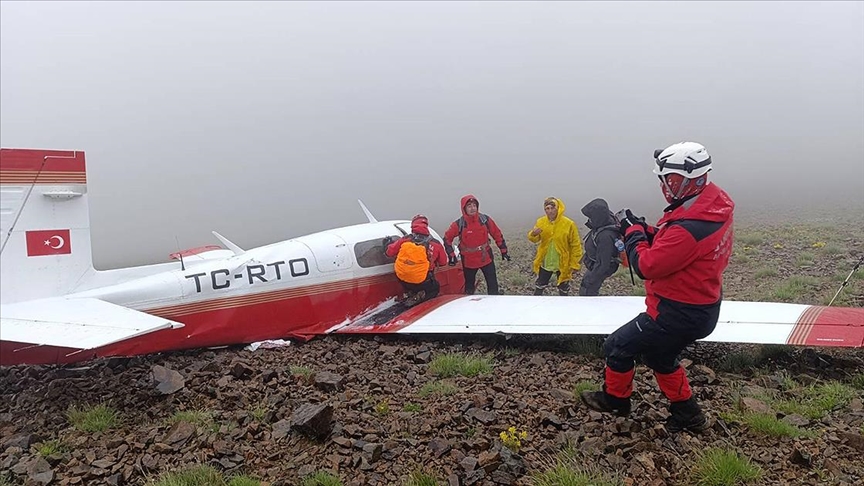 Kaçkar Dağları'nın zirvesinde düşen uçağın pilotu hayatını kaybetti