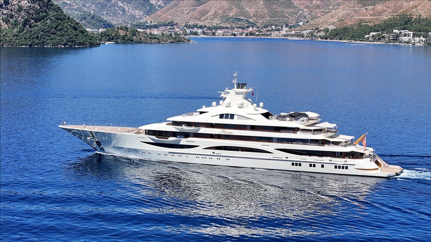 LÜKS YAT "ALAİYA" MARMARİS'TE YAKIT İKMALİ YAPILDI