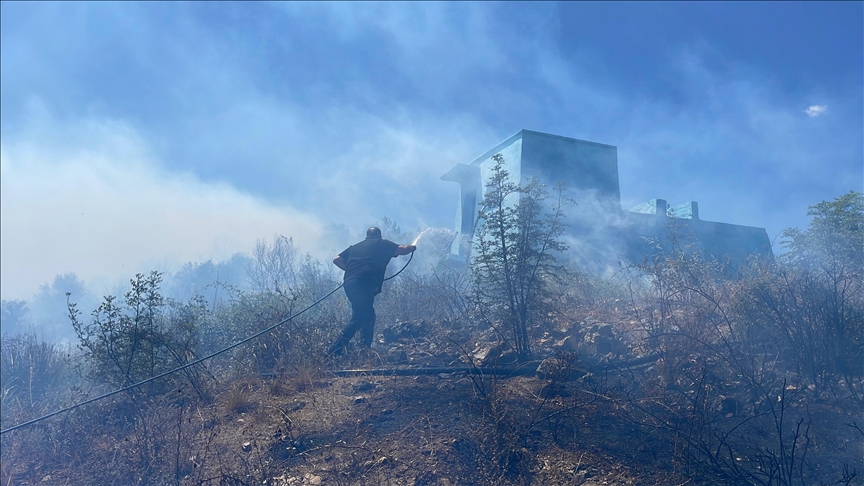 SAKARYA'DA MAKİLİK ALANDA ÇIKAN YANGIN KONTROL ALTINA ALINDI
