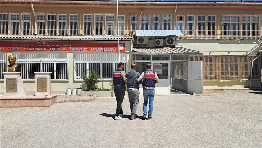 KIRMIZI BÜLTENLE ARANAN ŞÜPHELİ ESKİŞEHİR'DE YAKALANDI