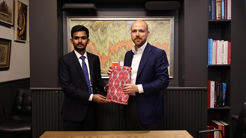 BANGLADEŞ GENÇLİK VE SPOR BAKANI BHUYAİN, DÜNYA ETNOSPOR BİRLİĞİ BAŞKANI BİLAL ERDOĞAN'I ZİYARET ETTİ