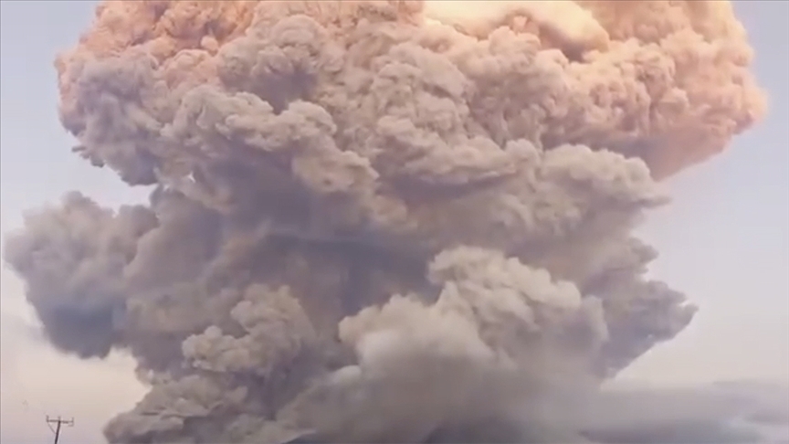 Endonezya'daki Lewotobi Laki-Laki Yanardağı'nda patlama