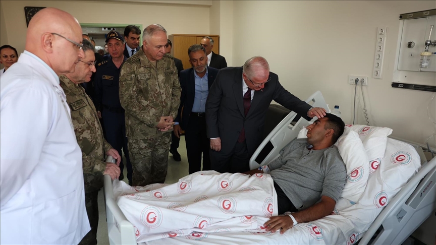 Milli Savunma Bakanı Güler, metan gazından zehirlenen askerleri hastanede ziyaret etti
