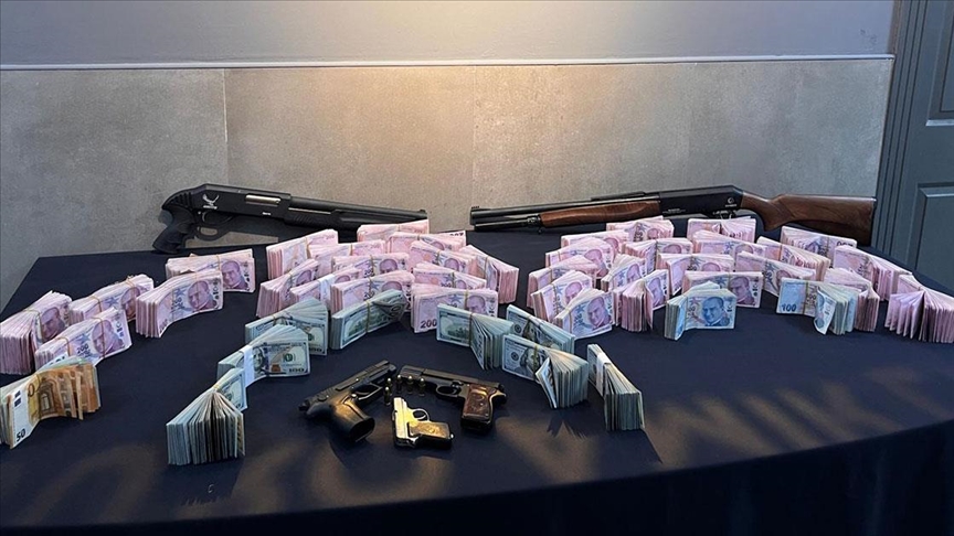 ANKARA'DA "KAFES" OPERASYONUNDA 25 ŞÜPHELİ YAKALANDI