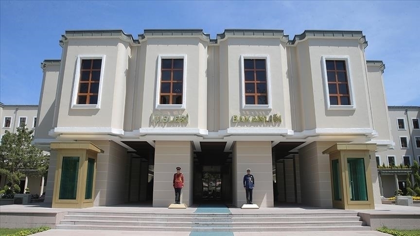 Adana Büyükşehir Belediye Başkanı Karalar ve Büyükçekmece Belediye Başkan Vekili Şahin görevlerinden uzaklaştırıldı