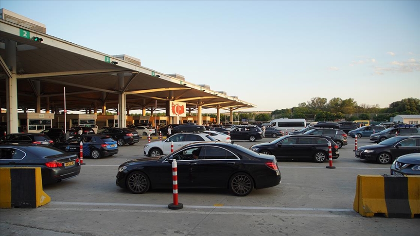 KAPIKULE'DE SEZONUN EN HAREKETLİ GÜNÜ