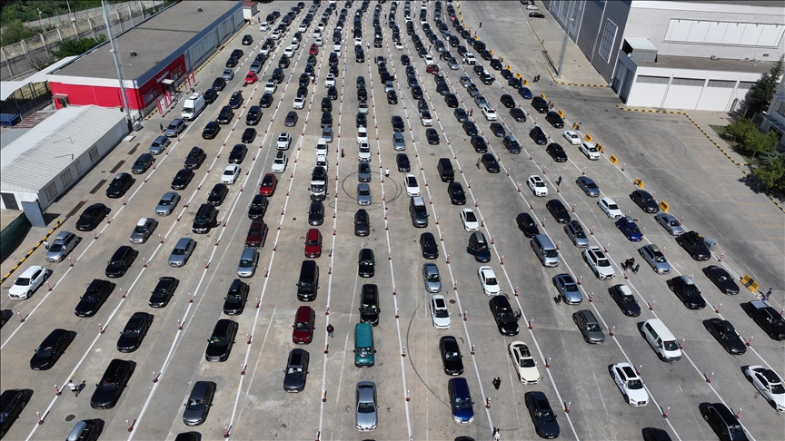 GURBETÇİLERİN SINIR KAPILARINDAN YURDA GİRİŞLERİ DEVAM EDİYOR