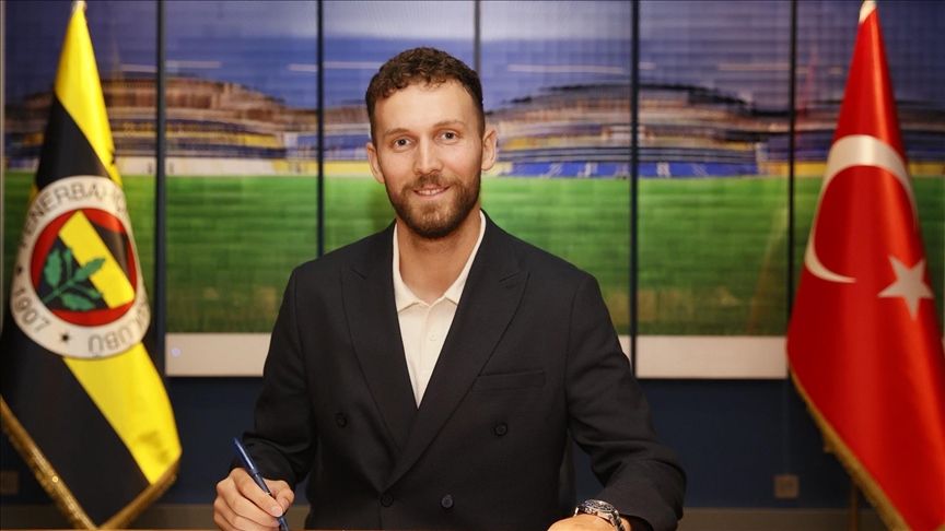 Fenerbahçe, altyapısından yetişen kaleci Tarık Çetin'i yeniden kadrosuna kattı