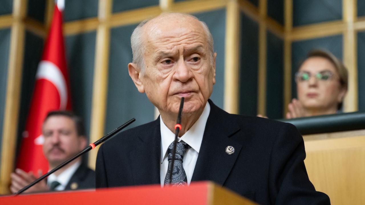 BAHÇELİ'DEN 15 TEMMUZ MESAJI: HAİNLERİN BAŞI EZİLDİ