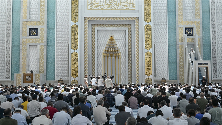 DİYANET İŞLERİ BAŞKANI ERBAŞ'TAN ORMAN YANGINLARINA KARŞI YAĞMUR DUASI