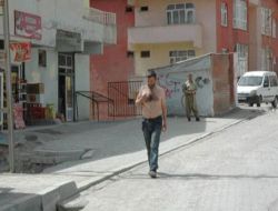 Yarı Çıplak Vatandaş Zorla Valiye Çıkmak İstedi