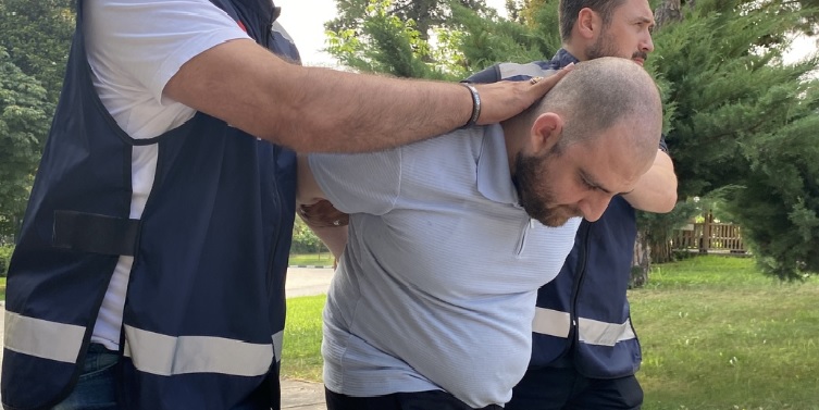 Kırmızı bültenle aranan kişi Gürcistan'da yakalanıp Samsun'a getirildi