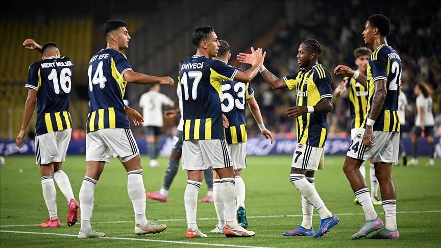 FENERBAHÇE, UEFA ŞAMPİYONLAR LİGİ İÇİN KADRO BİLDİRİMİ YAPTI