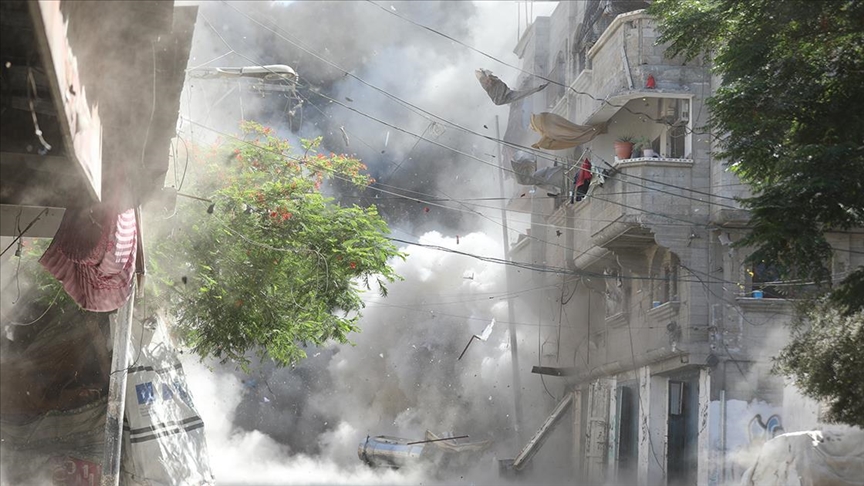 İsrail, Gazze'de Han Yunus kentindeki Filistin Kızılayı karargahını bombaladı