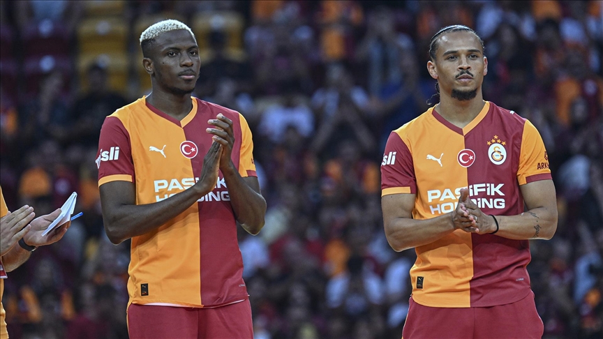 GALATASARAY, OSİMHEN VE SANE İÇİN İMZA TÖRENİ DÜZENLEDİ