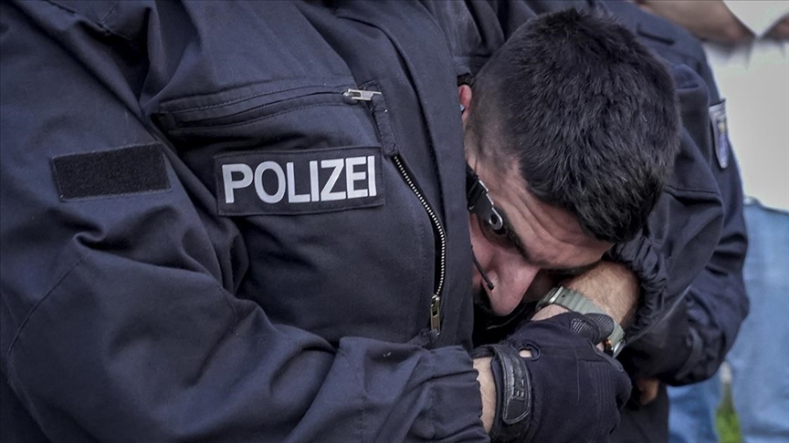 ALMANYA'DA POLİS FİLİSTİN'E DESTEK EYLEMİNE SERT MÜDAHALEDE BULUNDU