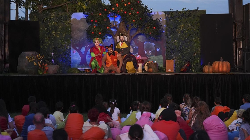 DEVLET TİYATROLARI KAMYON TİYATROSU, YAZ SEZONUNU CSO ADA ANKARA'DA AÇTI