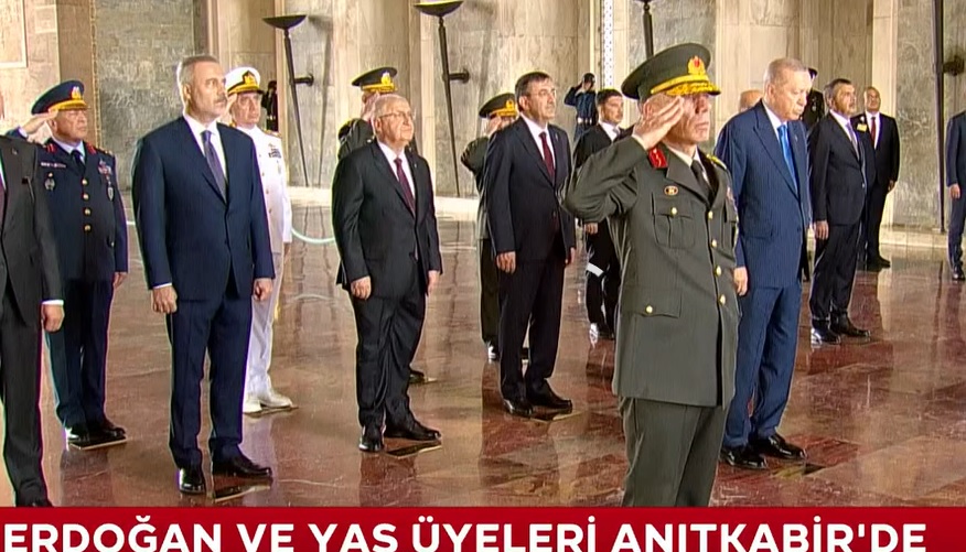 CUMHURBAŞKANI ERDOĞAN BAŞKANLIĞINDAKİ YAŞ ÜYELERİ ANITKABİR'DE
