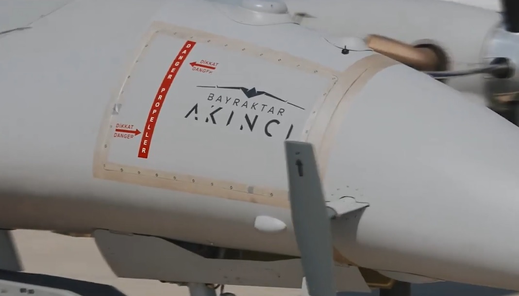 BAYRAKTAR AKINCI'DAN, YERLİ MÜHİMMAT İLE HEDEFE TAM İSABET