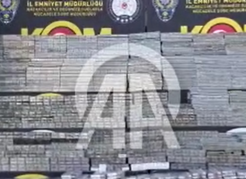 ADANA'DA 18 BİN 700 PAKET KAÇAK SİGARA ELE GEÇİRİLDİ!