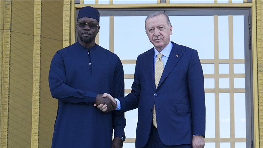 CUMHURBAŞKANI ERDOĞAN, SENEGAL BAŞBAKANI SONKO'YU RESMİ TÖRENLE KARŞILADI