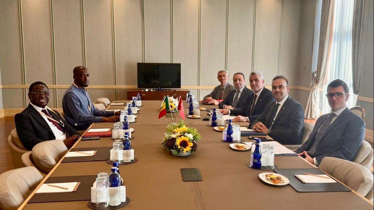 KACIR VE BOLAT, SENEGAL SANAYİ VE TİCARET BAKANI DİOP İLE GÖRÜŞTÜ