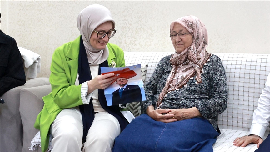 ERDOĞAN'IN "TERÖRSÜZ TÜRKİYE" MEKTUBU MERSİN'DE ŞEHİT ANNESİNE ULAŞTI