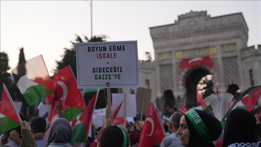 İSTANBUL’DA "GAZZE'YE UMUT IŞIĞI OL" YÜRÜYÜŞÜ DÜZENLENDİ