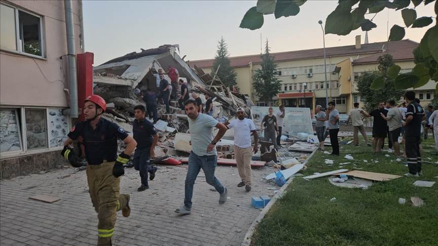 Siyasilerden Balıkesir merkezli depremden etkilenenlere geçmiş olsun mesajları