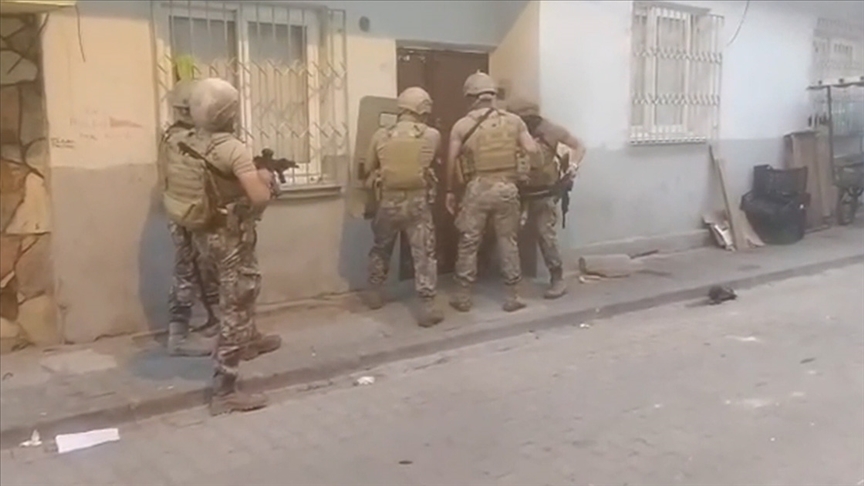 DİYARBAKIR MERKEZLİ DOLANDIRICILIK OPERASYONUNDA 12 ZANLI TUTUKLANDI