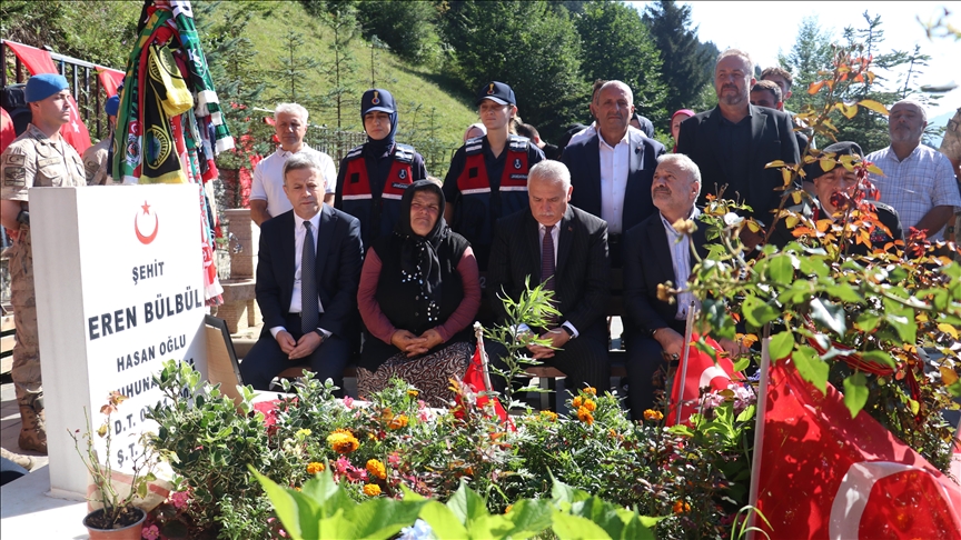 ŞEHİT EREN BÜLBÜL ŞEHADETİNİN 8. YILINDA MEZARI BAŞINDA ANILDI
