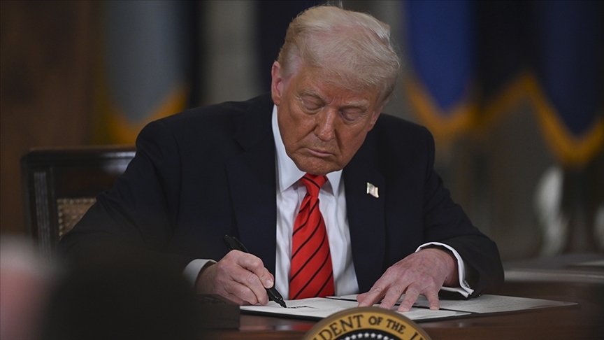 TRUMP, ÇİN'E YÖNELİK YÜKSEK TARİFELERİ 90 GÜN DAHA ASKIYA ALDI