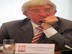 "Ankara Yıllarca 'Türkiye'nin Etrafı 3 Deniz, 4 Düşmanla Çevrili' Politikasını İzledi"