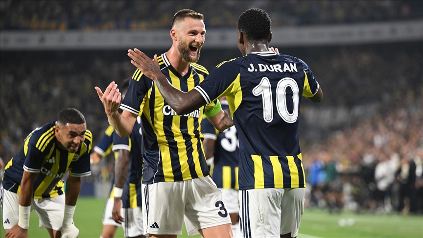 Fenerbahçe, Feyenoord'u 5 golle geçerek adını play-off turuna yazdırdı