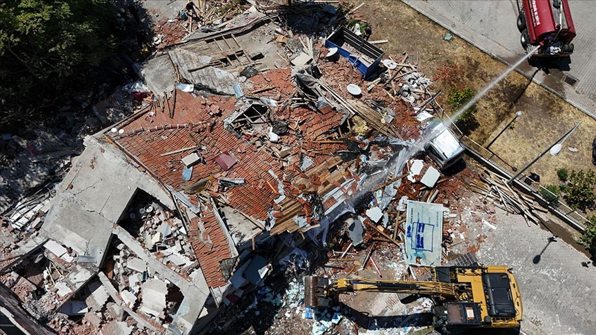 BALIKESİR'DEKİ DEPREMDE YIKILAN BİNANIN SAHİBİ TUTUKLANDI