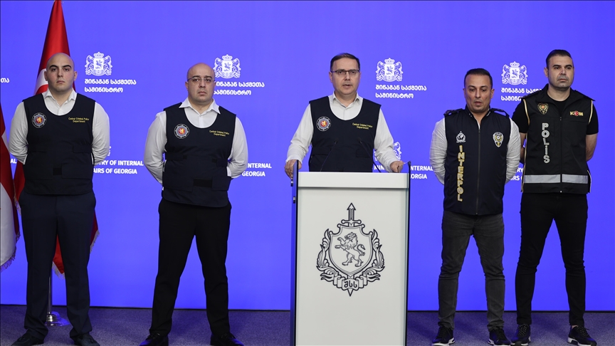 TÜRKİYE'NİN KIRMIZI BÜLTENLE ARADIĞI 12 KİŞİ GÜRCİSTAN'DA GÖZALTINA ALINDI