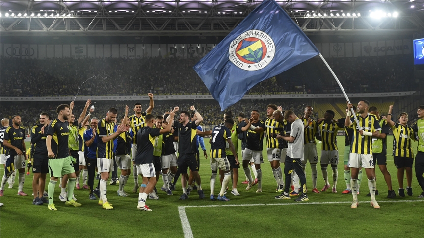 FENERBAHÇE'NİN FEYENOORD GALİBİYETİ HOLLANDA BASININDA..