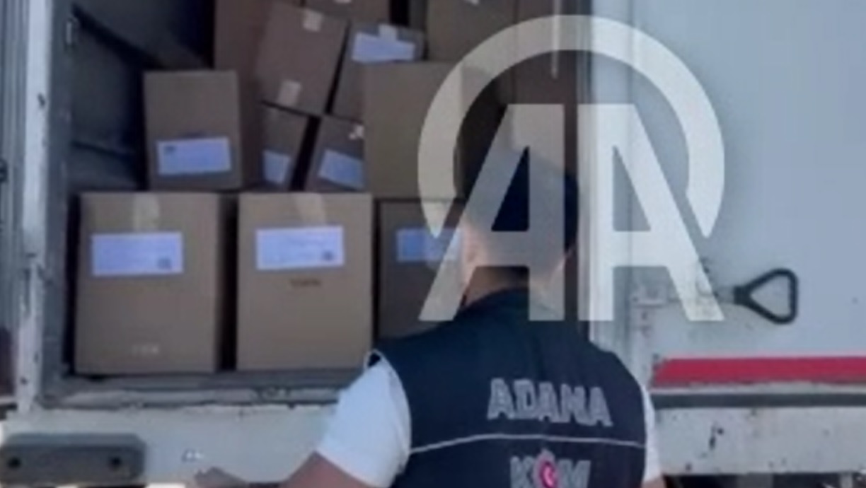 ADANA'DA 7 MİLYON 910 BİN KAÇAK MAKARON ELE GEÇİRİLDİ!