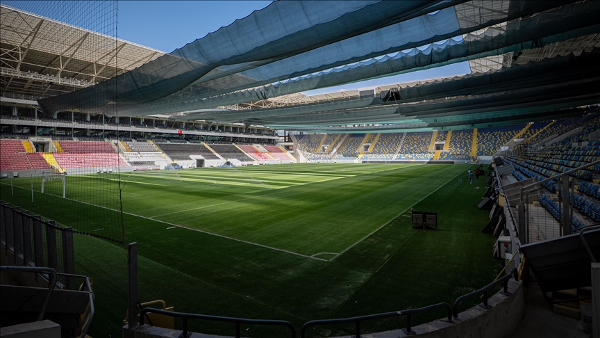 ERYAMAN STADI'NIN ZEMİNİ YENİLENDİ