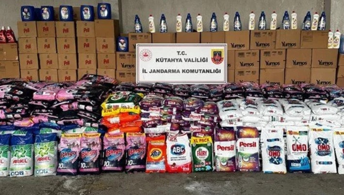 KÜTAHYA'DA BİR EVDE 7 TON SAHTE DETERJAN ELE GEÇİRİLDİ!