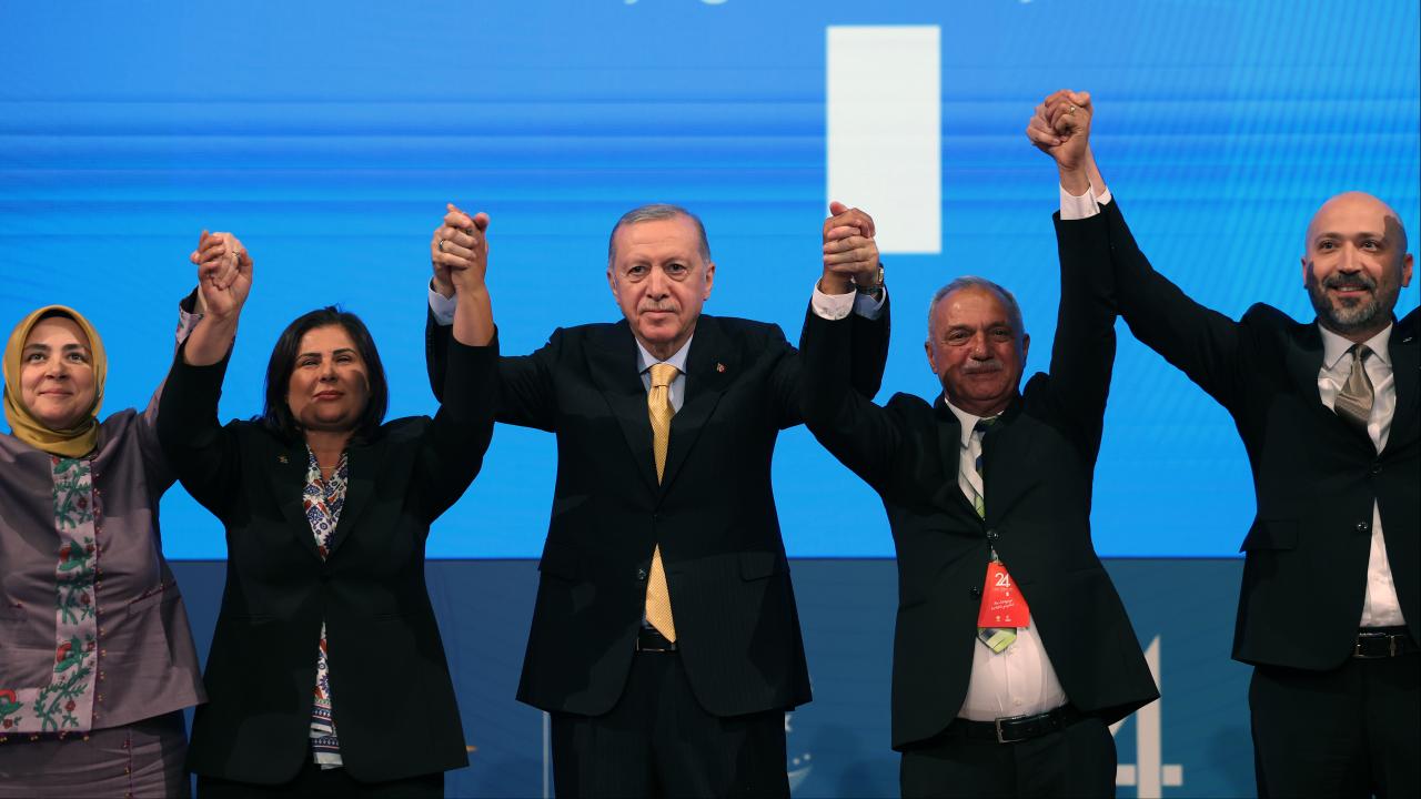 AK PARTİ'YE 9 BELEDİYE BAŞKANI KATILDI