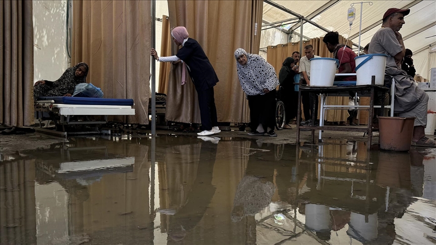 İSRAİL BOMBARDIMANI SONRASI GAZZE'DEKİ NASIR HASTANESİ KANALİZASYON SULARI ALTINDA KALDI