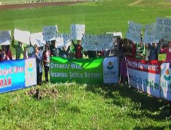 İlköğretim Öğrenclieri Siirt Üniversitesi Kampusu'na Fidan Dikti