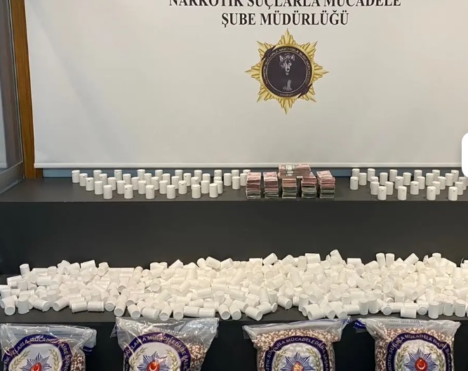 Samsun'da karpuz yüklü kamyonette 110 bin uyuşturucu hap ve para ele geçirildi!