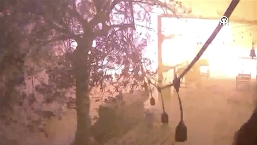 ÇANAKKALE'DE ÇIKAN ORMAN YANGINININ İLERLEME HIZI GÜVENLİK KAMERASINDA