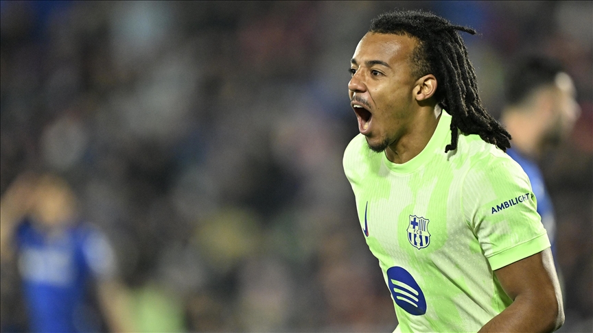 BARCELONA, JULES KOUNDE'NİN SÖZLEŞMESİNİ 2030'A KADAR UZATTI