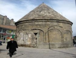 Erzurum'da 80 Yıl Sonra Cimcime Sultan Kümbeti'nin Kapısı Açıldı