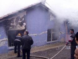 Elektrik Kontağından Çıkan Yangın Evi Kül Etti