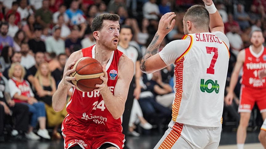 A MİLLİ ERKEK BASKETBOL TAKIMI, HAZIRLIK MAÇINDA KARADAĞ'I YENDİ